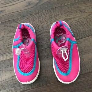 Speedo toddler aqua shoes. Pink